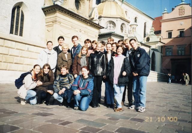 Pred Krakowskou katedrálou - Spolu s kaplánom Jozefom Jančovičom a so sprievodkyňou
